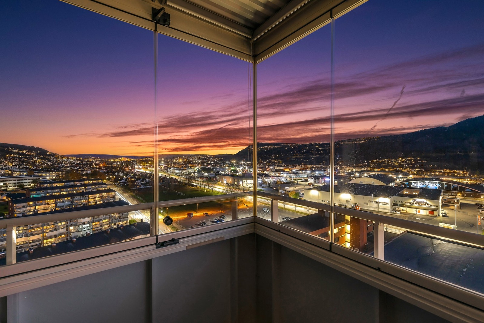 Ida Schjølberg v. EIE eiendomsmegling ønsker velkommen! Galleribilde