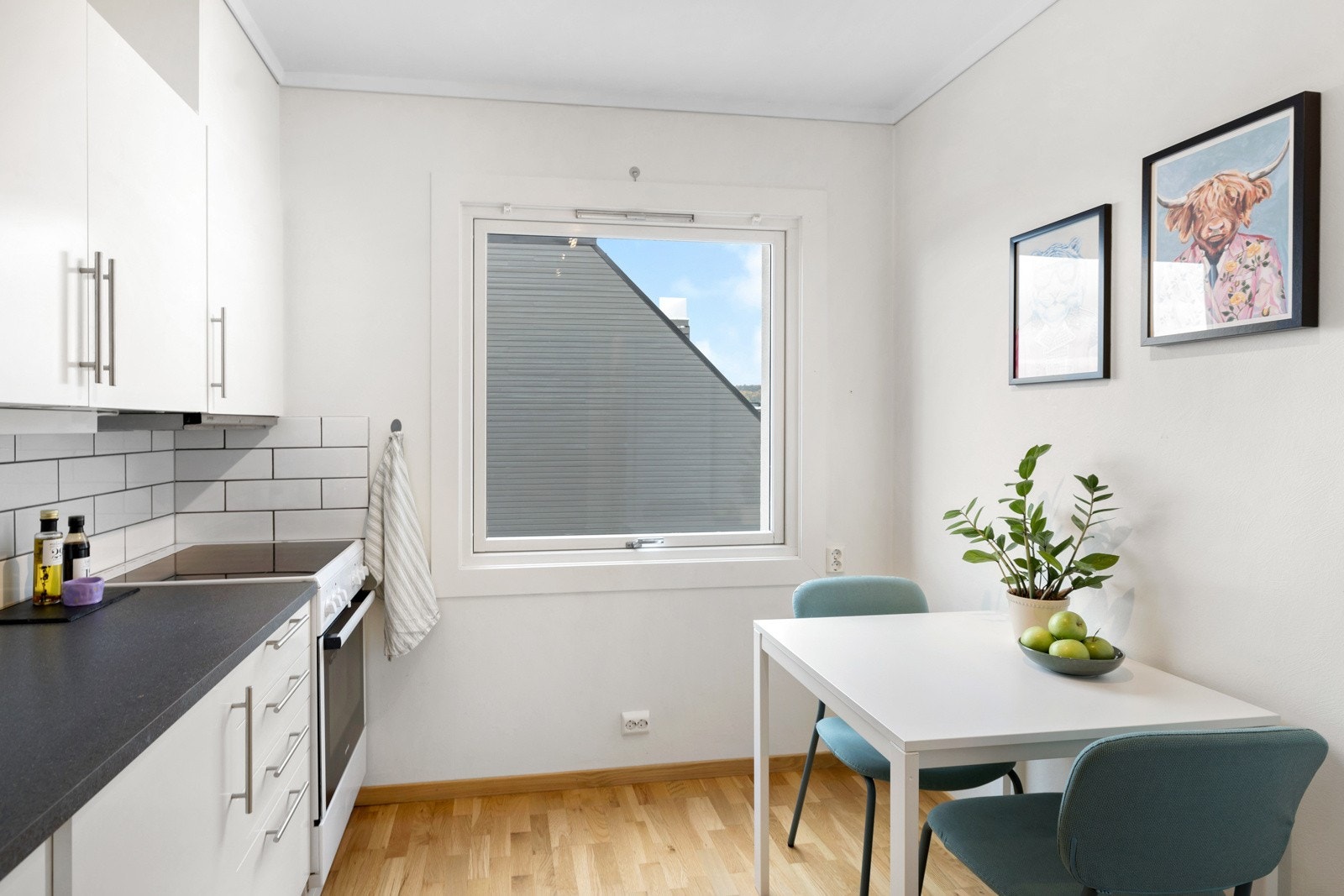 På kjøkkenet er det fin plass til en hyggelig frokostgruppe for to. Galleribilde