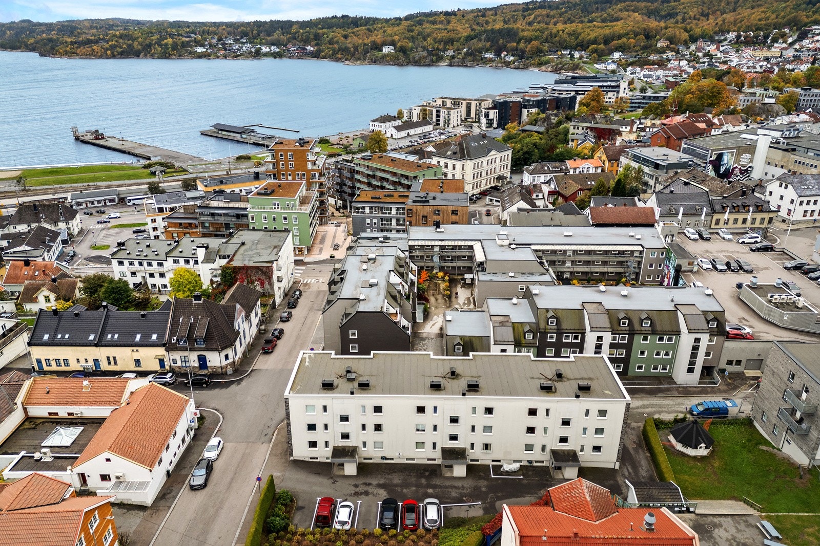 Leiligheten ligger i sentrum med gangavstand til alle tilbud Galleribilde