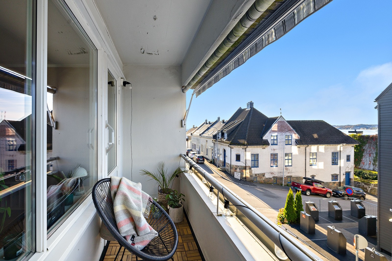 Ved stuen er det en sydvestvendt balkong på ca. 4 kvm. Galleribilde