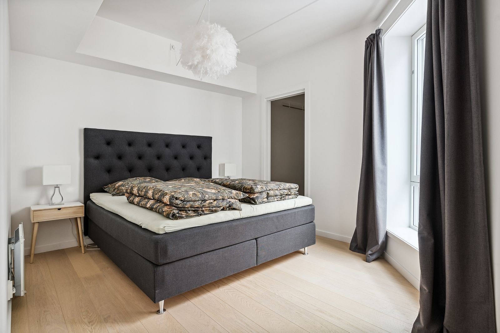 Soverom 1, med bodrom / walk in closet Galleribilde