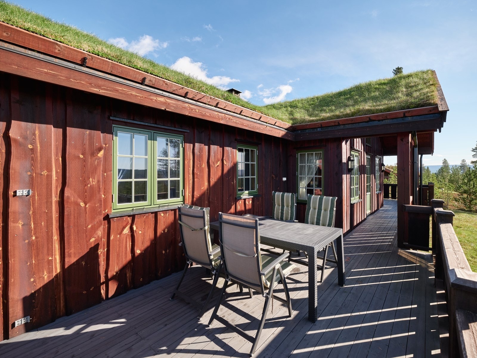 Koselig terrasse med gode solforhold. Galleribilde