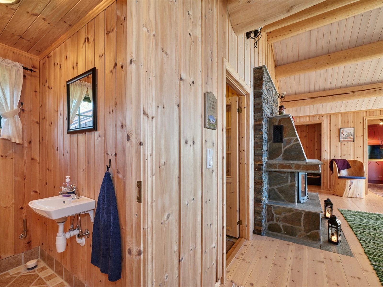 Toalettrom i nærhet til entre. Galleribilde