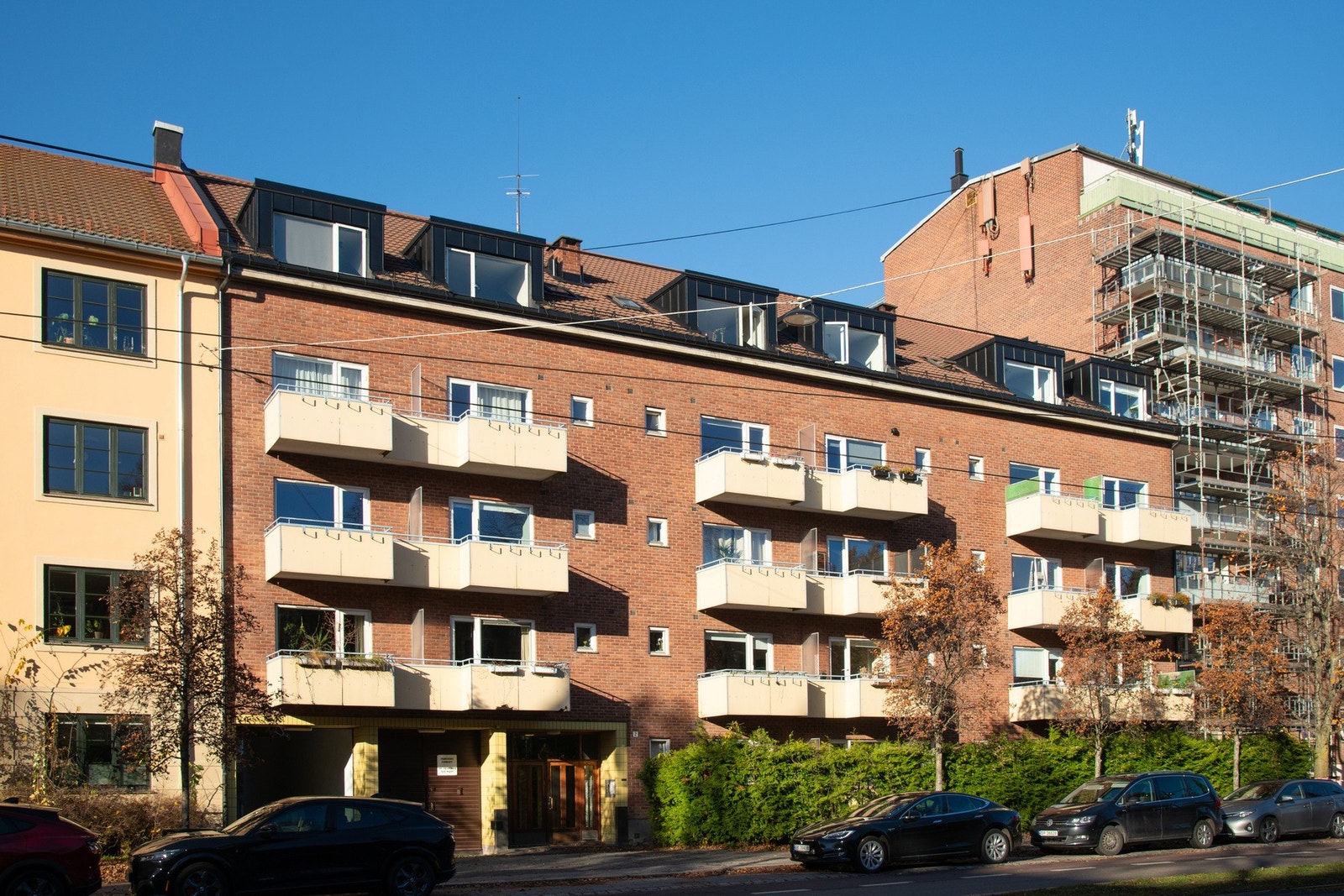 Sameiet har 19 parkeringsplasser som leies ut etter venteliste. Galleribilde
