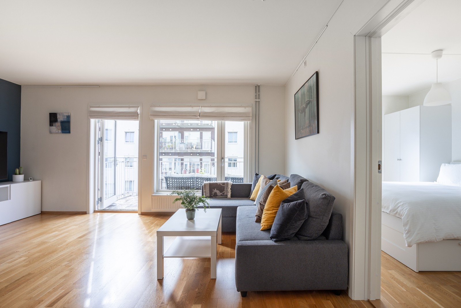 Det er også montert innvendig solskjerming på alle vinduene i leiligheten. Galleribilde