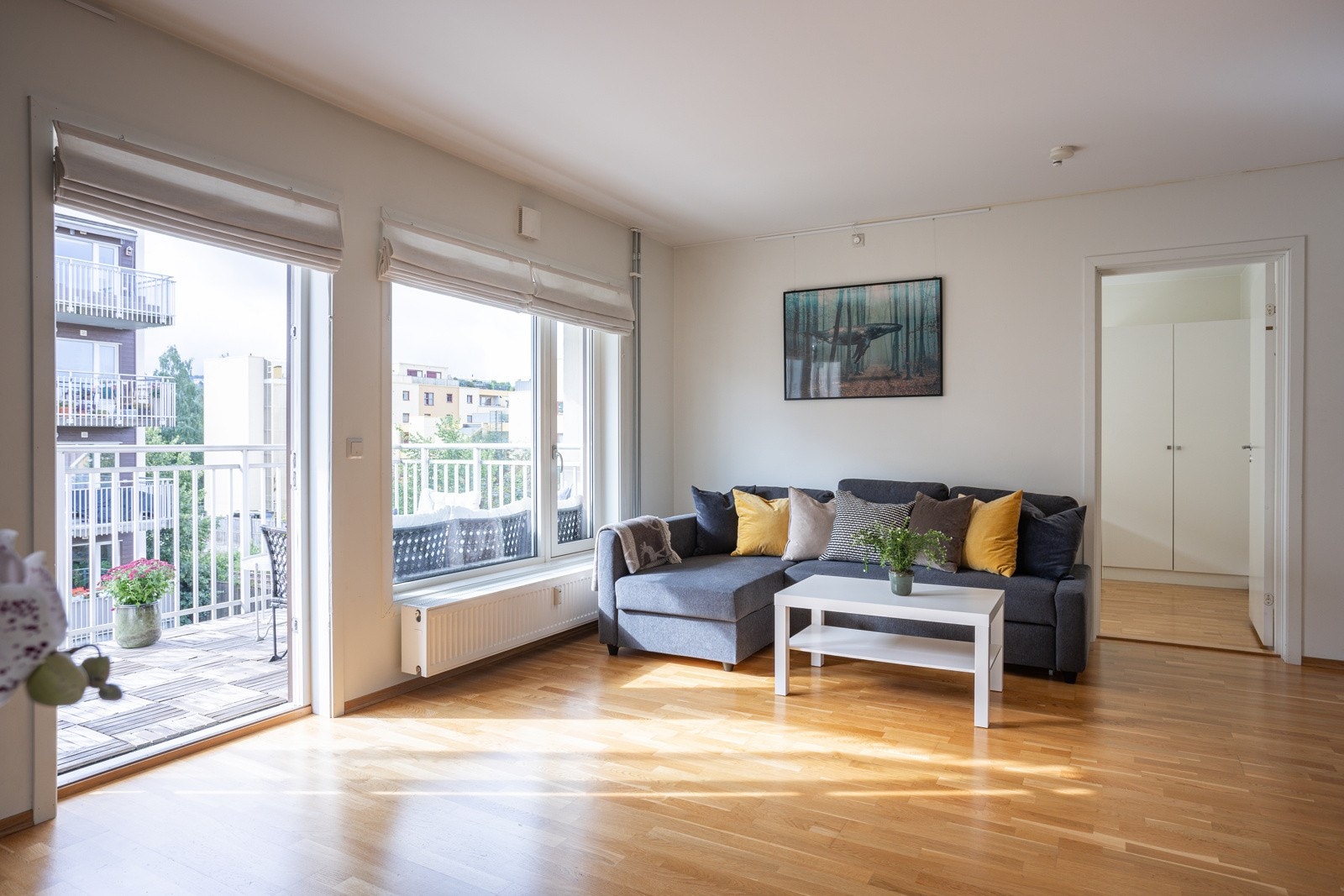 Leiligheten ligger i byggets 4. etasje (heis), og har en god planløsning som utnytter plassen optimalt. Galleribilde