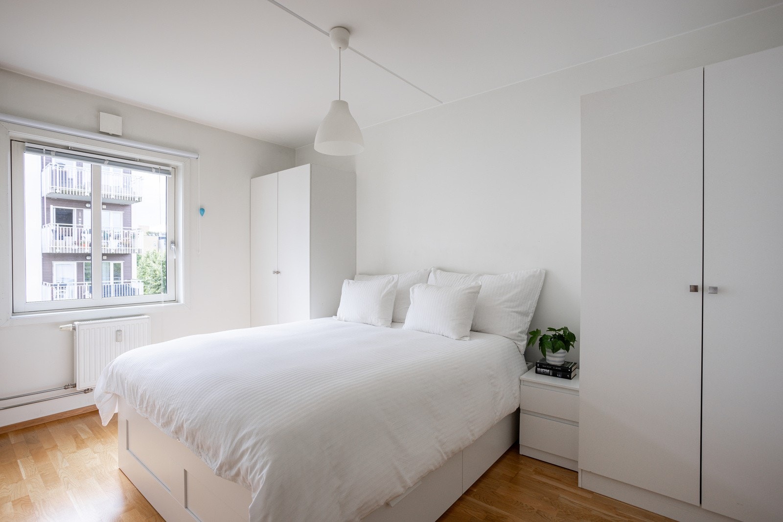 Leiligheten har et lyst og hyggelig hovedsoverom av god størrelse. Galleribilde