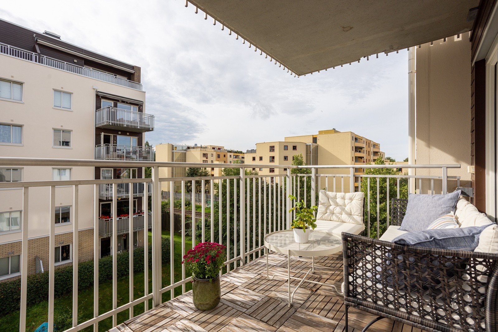 Dette er en lys og hyggelig 3-roms leilighet i et moderne bygg fra 2009. Galleribilde