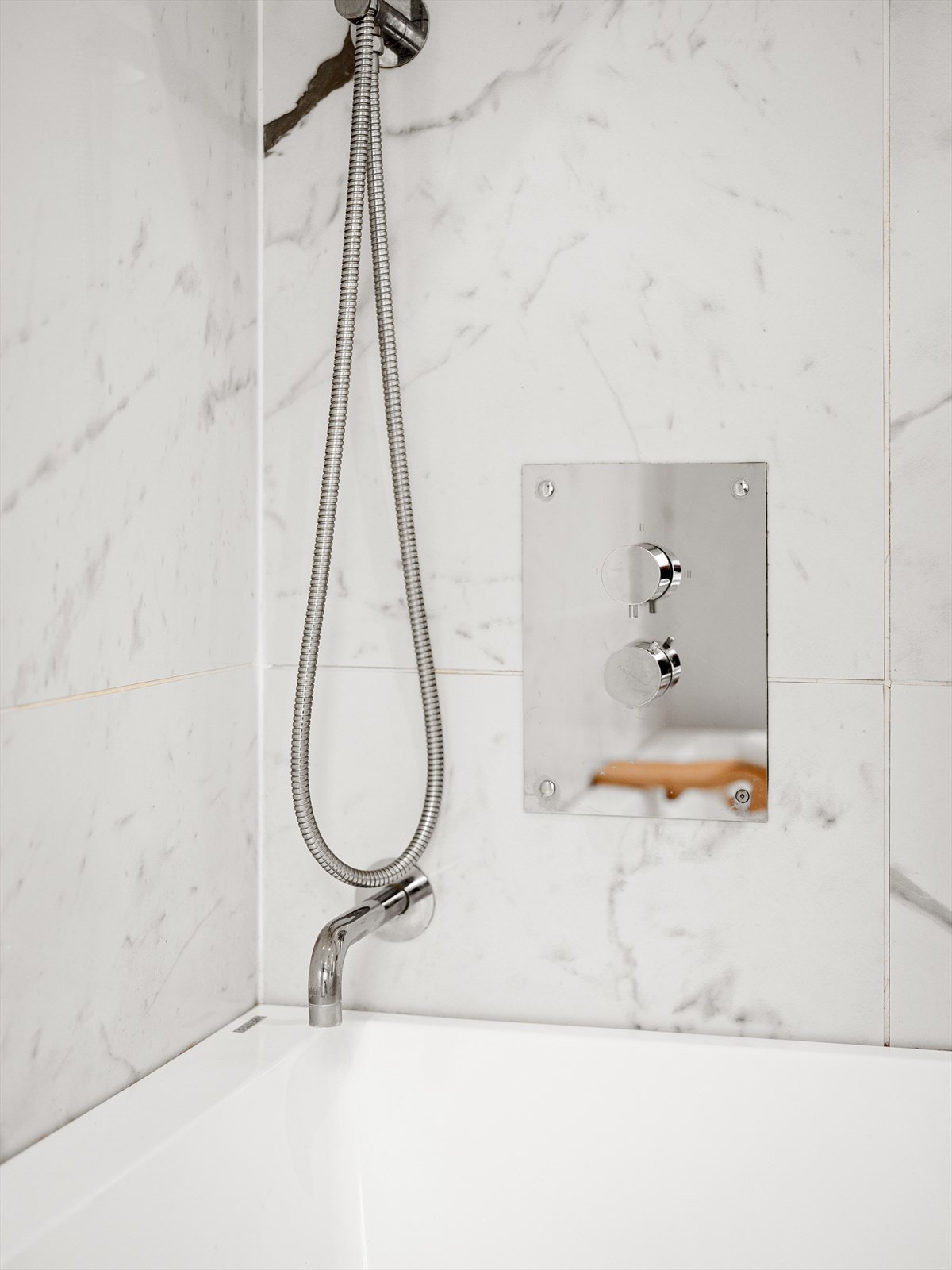 Regnvannsdusj og badekar gir en perfekt kombinasjon av luksus og avslapning. Galleribilde