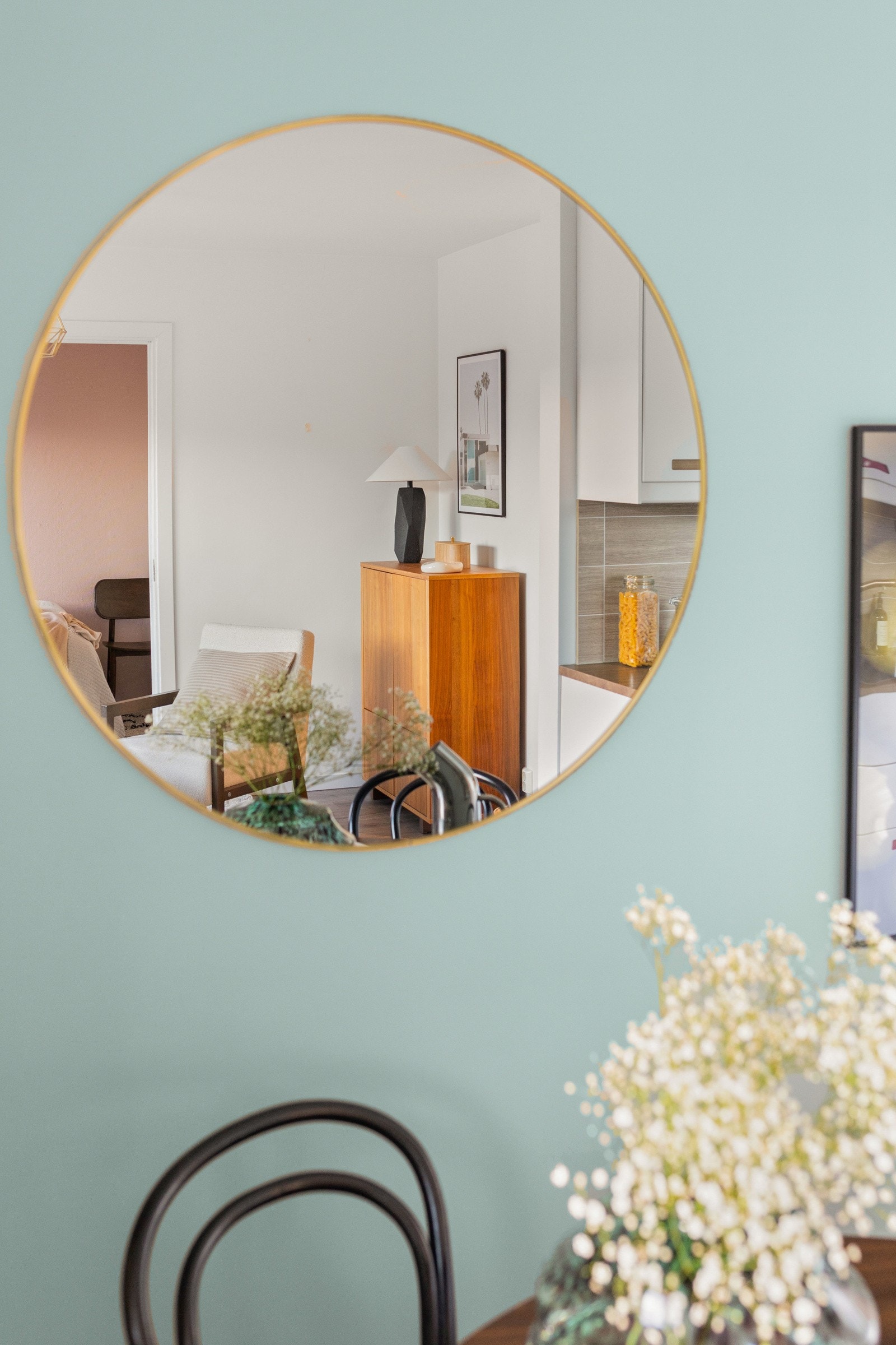 Leiligheten er malt i lekre farger og holder en moderne standard. Galleribilde