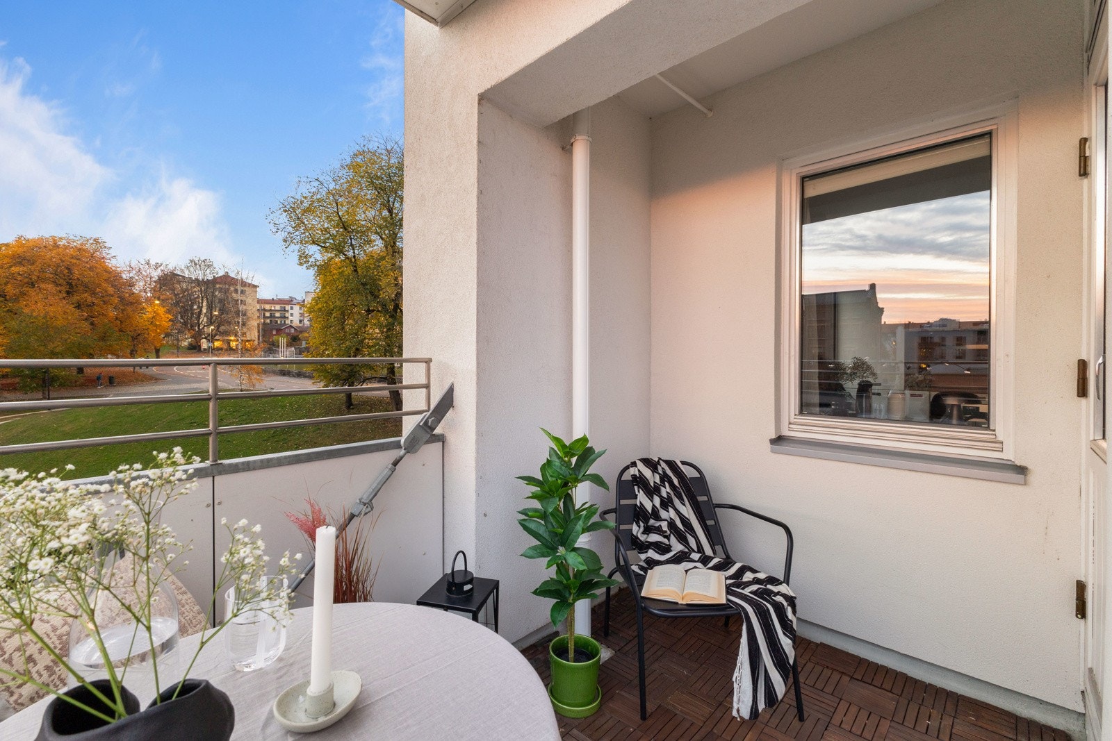 Her er det god plass til både utemøbler og grill. Nyt høstkveldene i godt selskap. Galleribilde