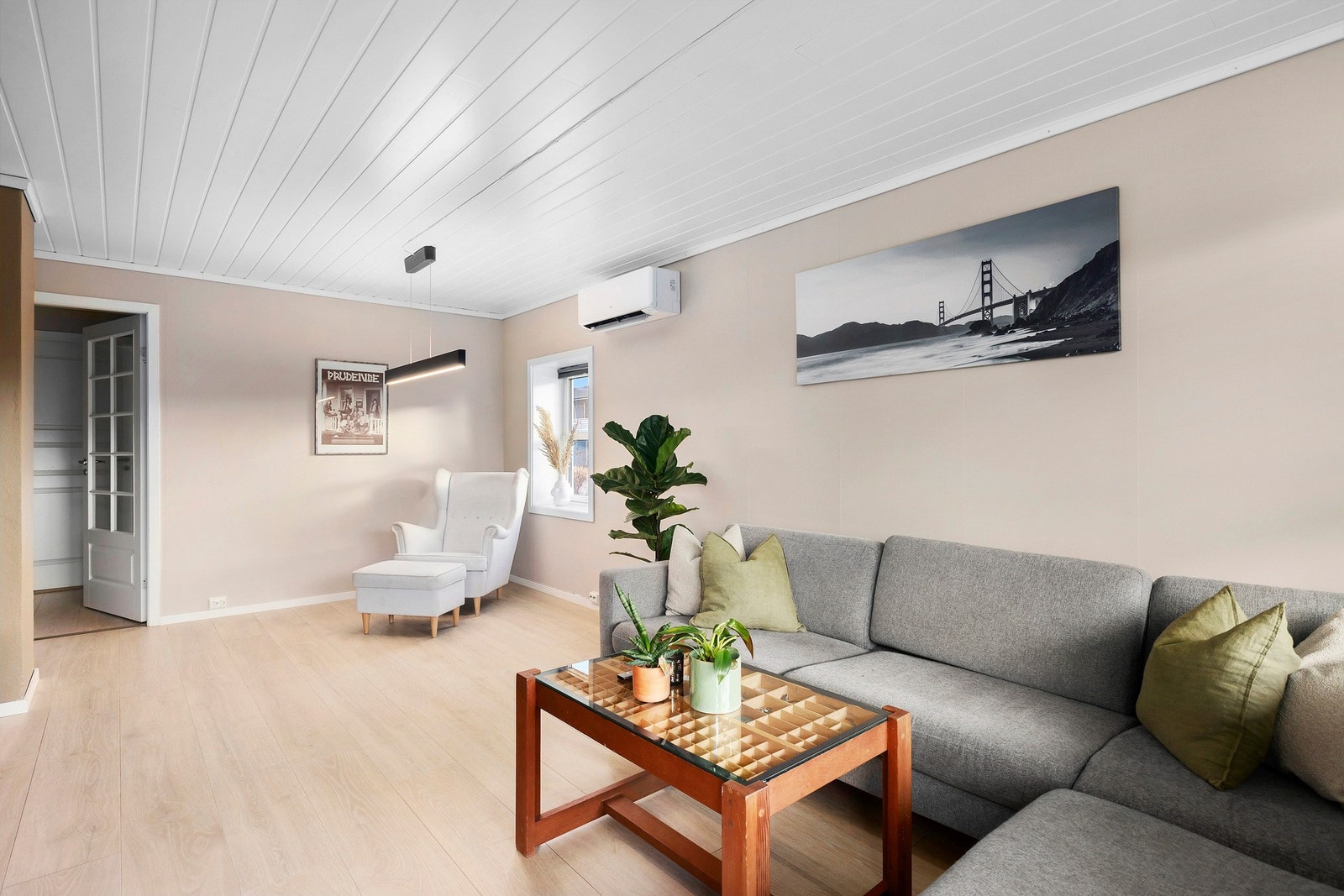 Leiligheten ligger på enden - noe som utgjør ekstra vindusposter og godt med innlys. Galleribilde