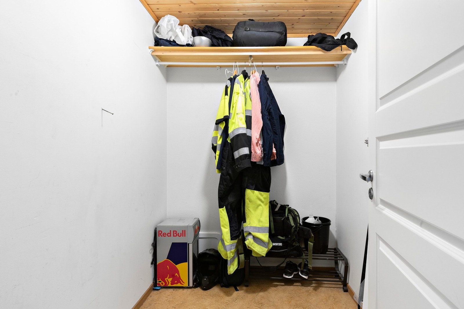 Innvendig bod på 4 kvm - Det er også en utvendig sportsbod. Galleribilde