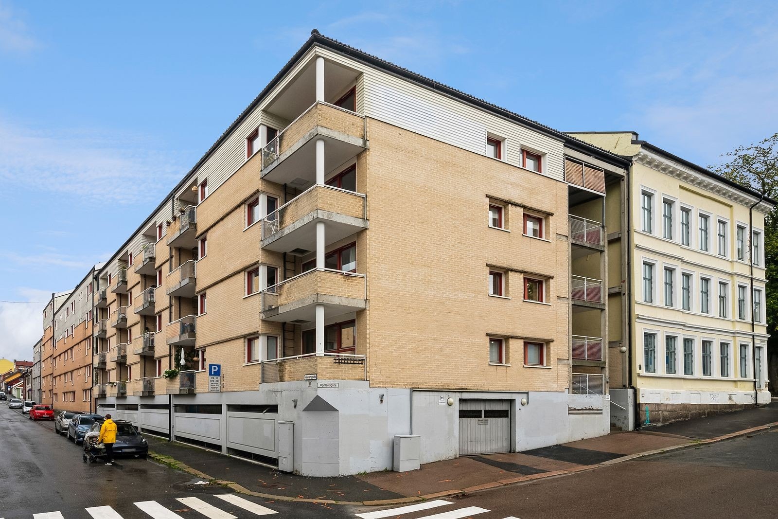 Rolig, men samtidig sentral beliggenhet på Vålerenga. Leiligheten ligger i høy 1.etasje. Galleribilde