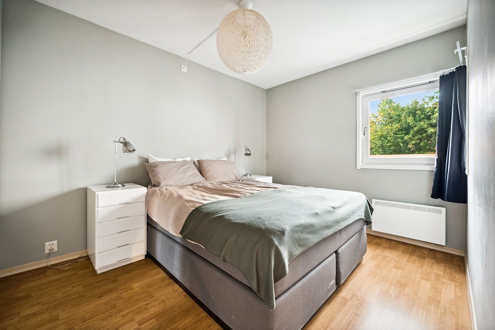 Hovedsoverom med 1,50 seng og garderobe. Galleribilde