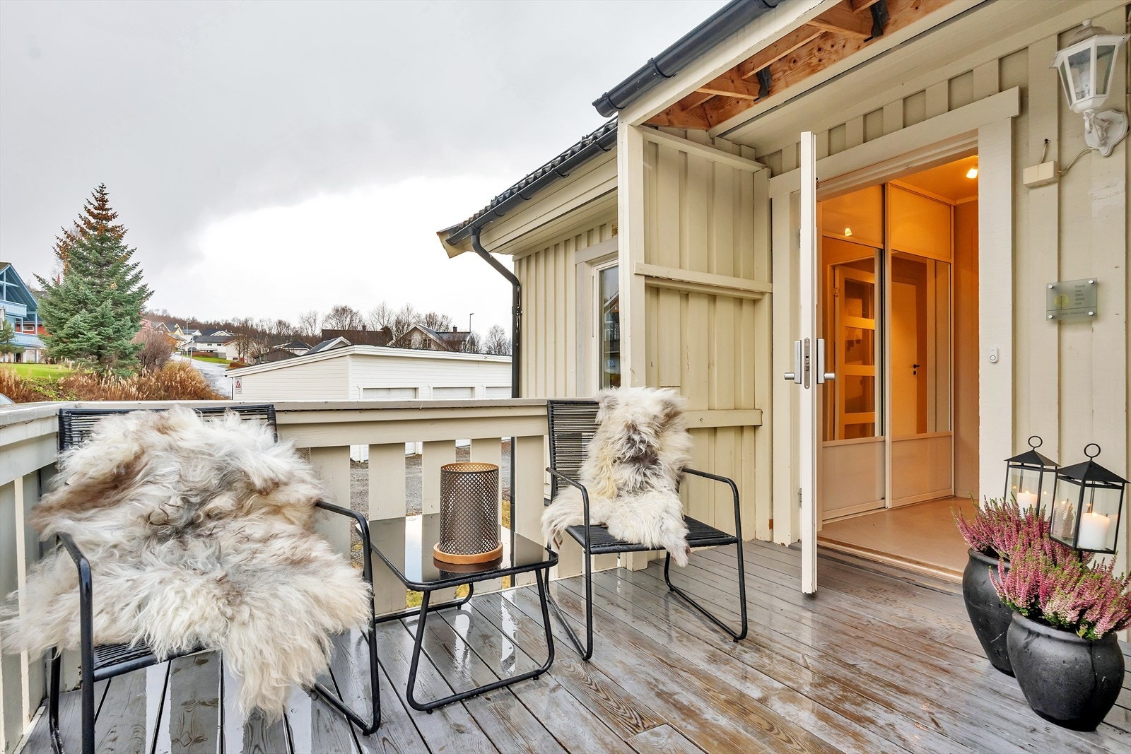 Morgensolen kan man nyte fra inngangssiden mot øst. Galleribilde