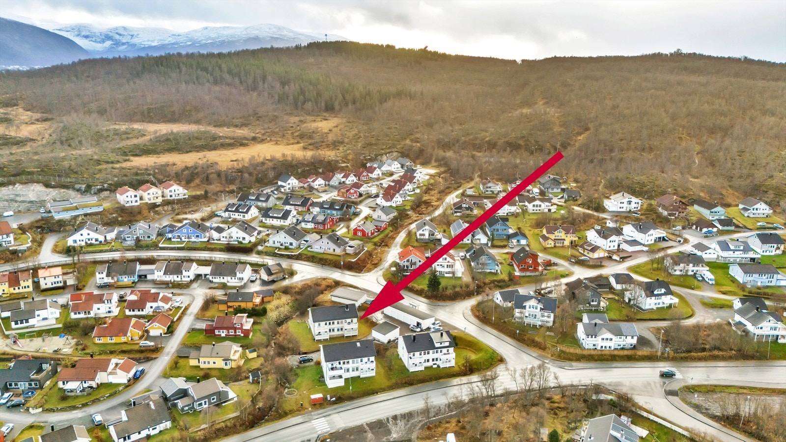 Nærhet til busstopp og marka. Galleribilde