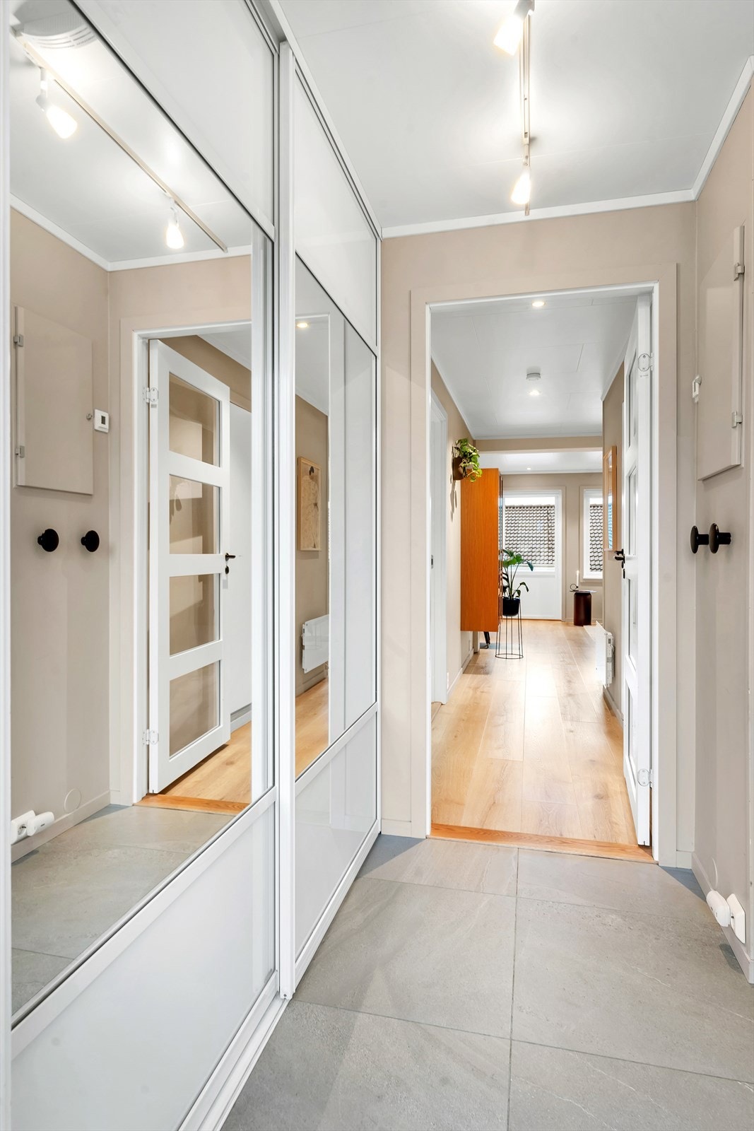 --og skyvedørsgarderobe. Galleribilde