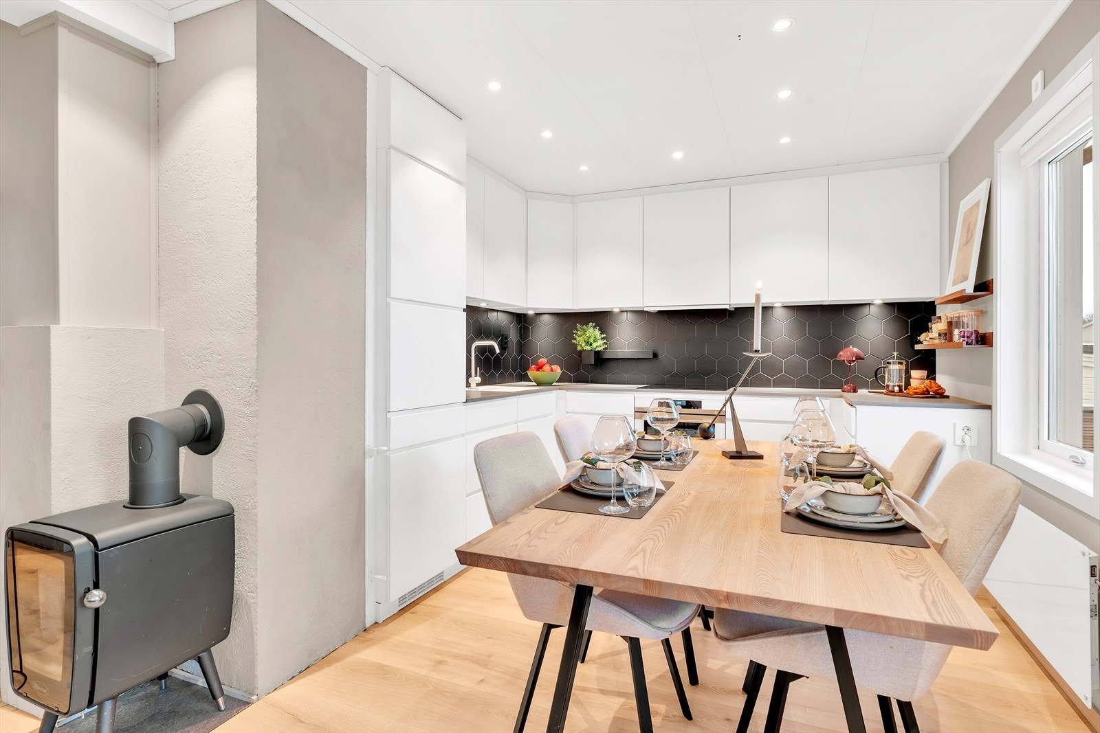 Vedfyring. Perfekt kalde vinterdager. Galleribilde