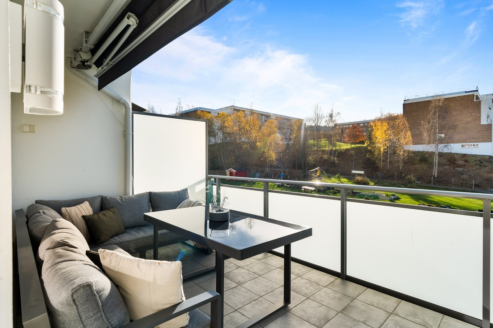 Utsikt utover parsellhage og grønt området. Galleribilde