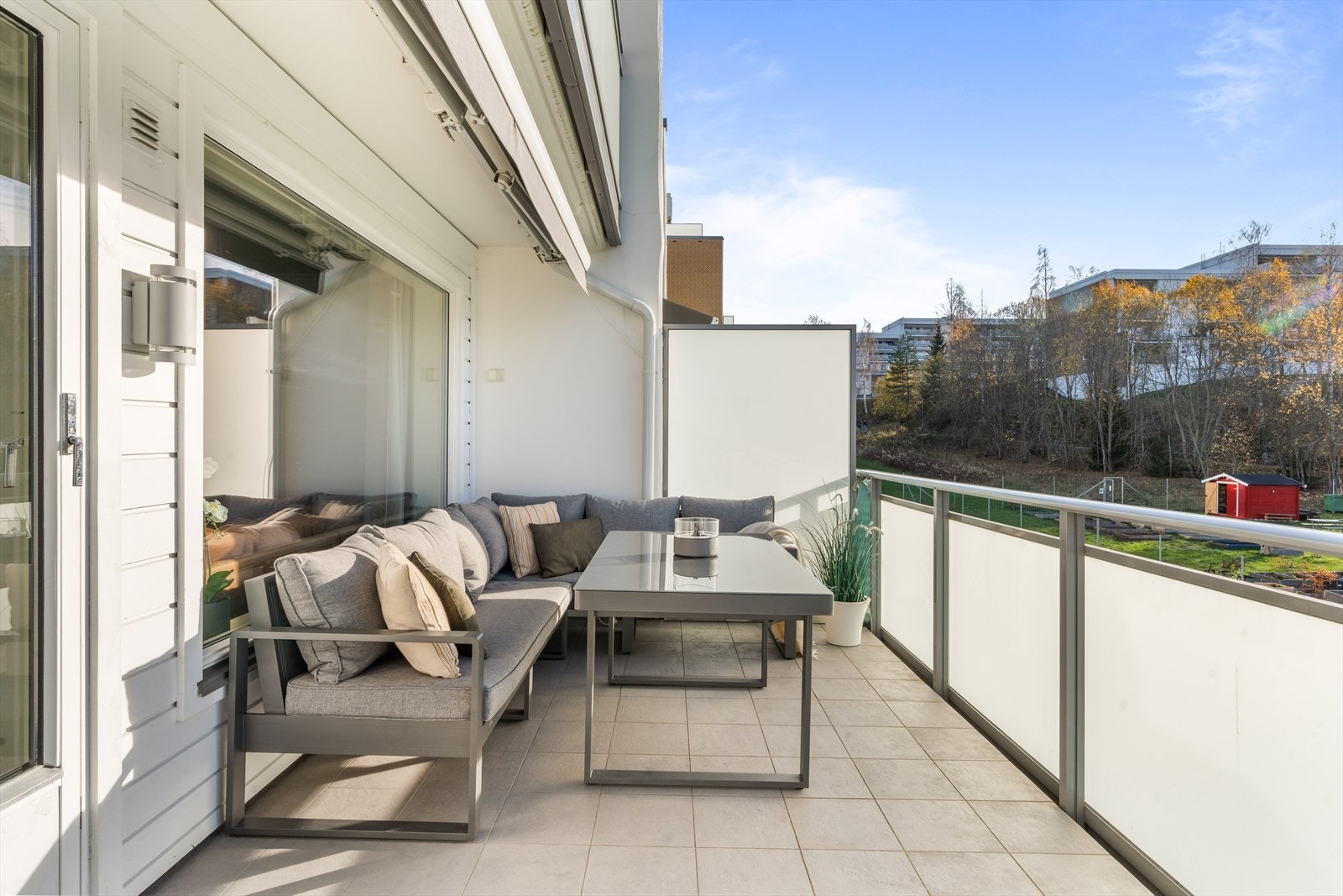 Balkongen er på ca 18m². Galleribilde