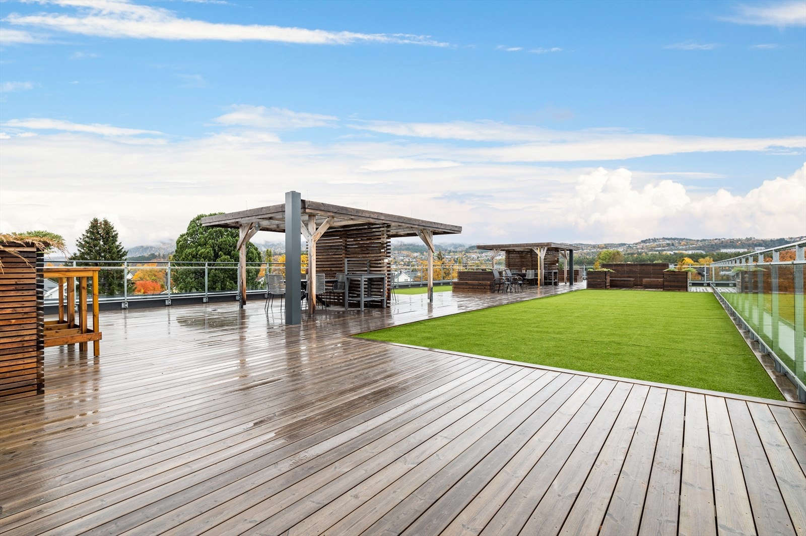 Stor og innbydende takterrasse Galleribilde