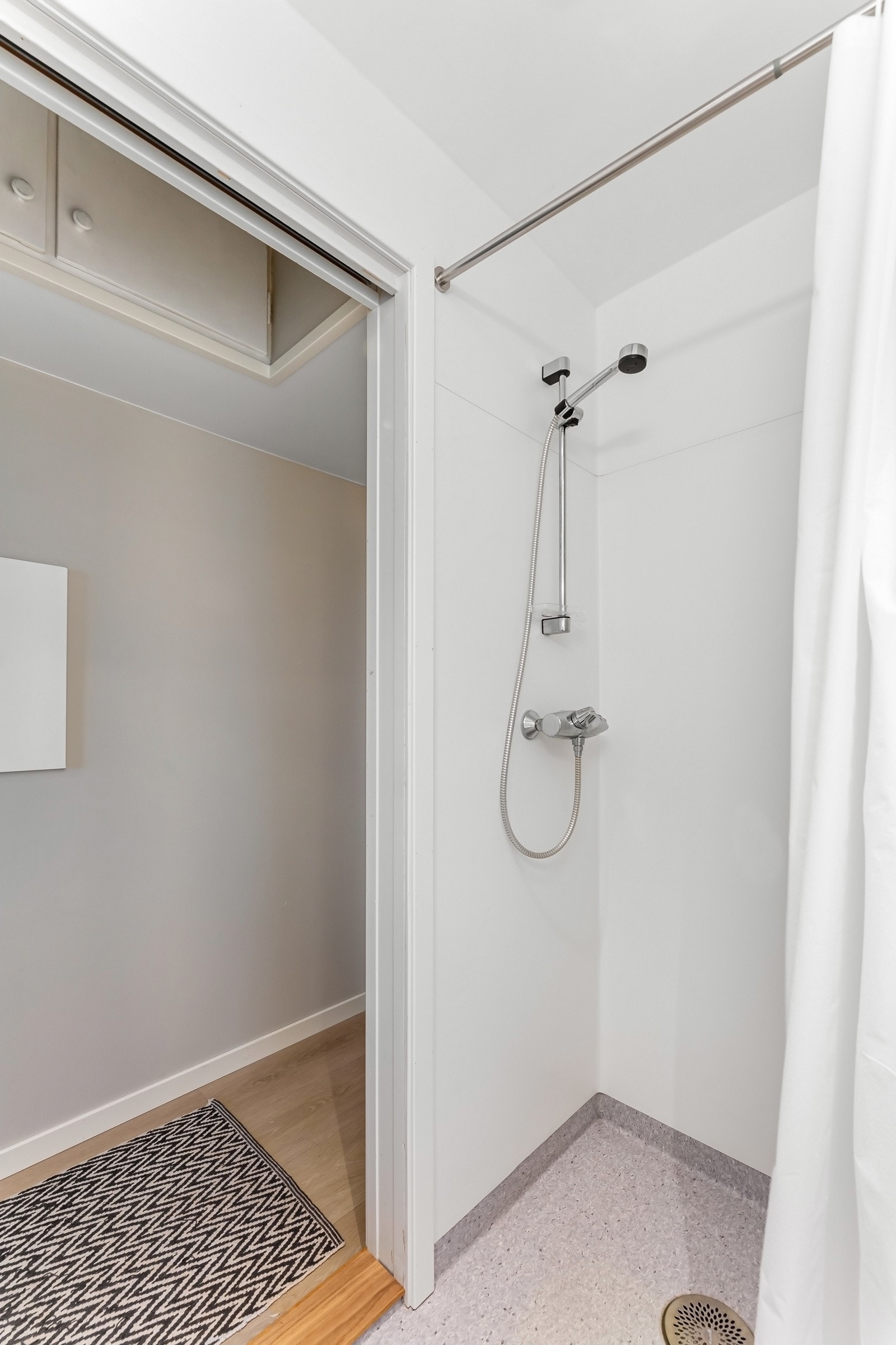 Dusjhjørne. Galleribilde