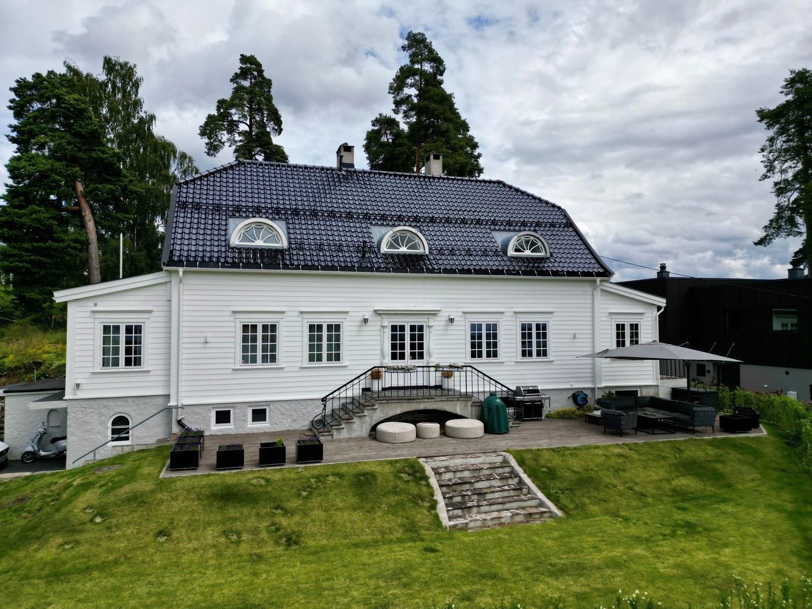 Herskapelig arkitekttegnet villa med fantastisk beliggenhet på Montebello. Galleribilde