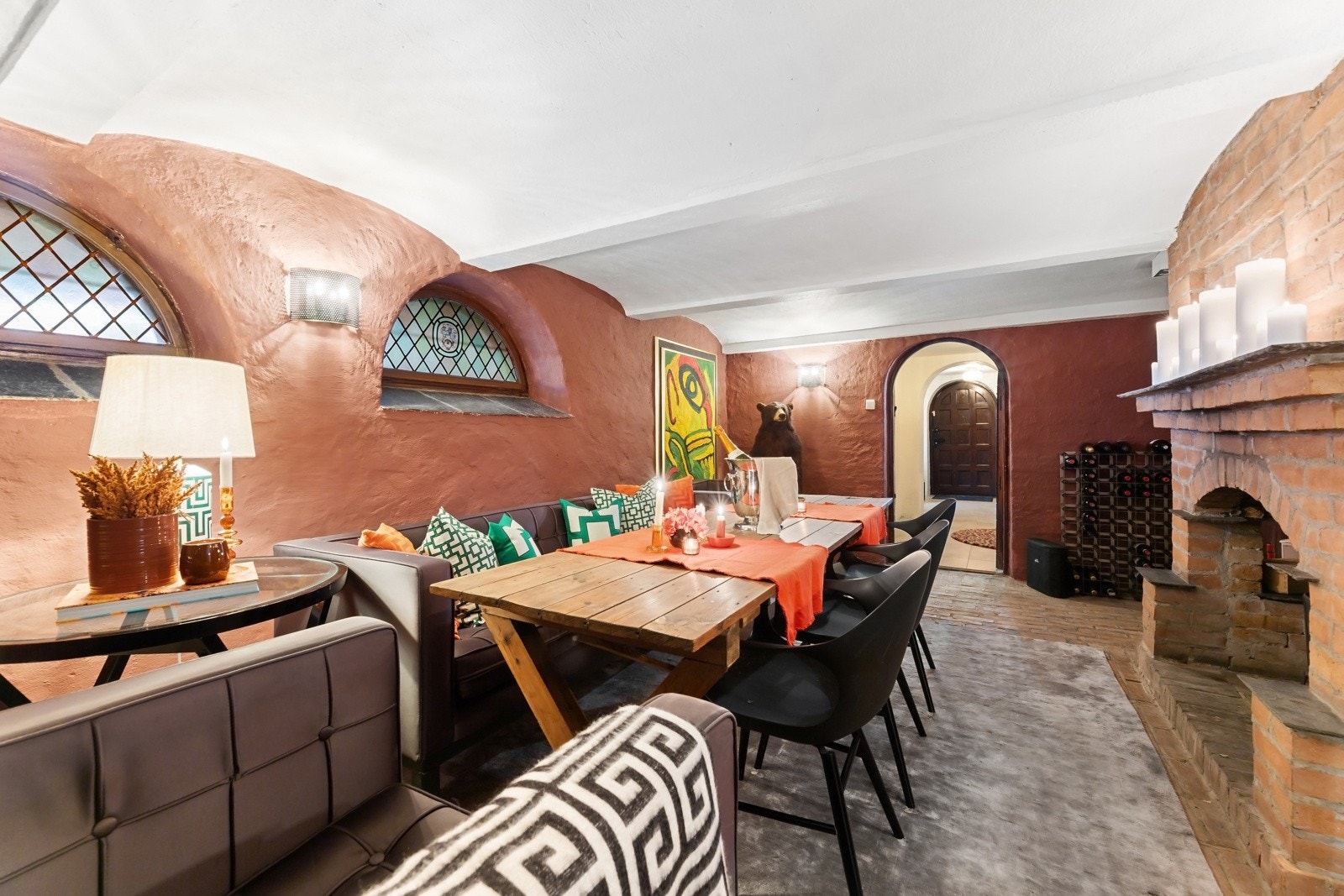 Det er her god plass til sofaløsning med tilhørende møblement eller langbord. Galleribilde