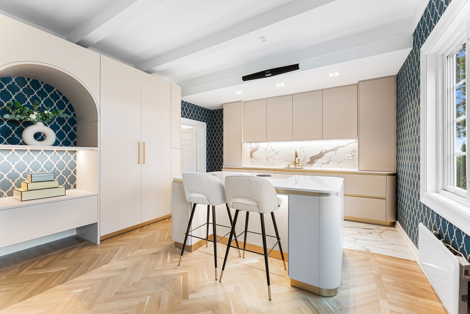 Lekkert spesialdesignet kjøkken fra 2023. Galleribilde