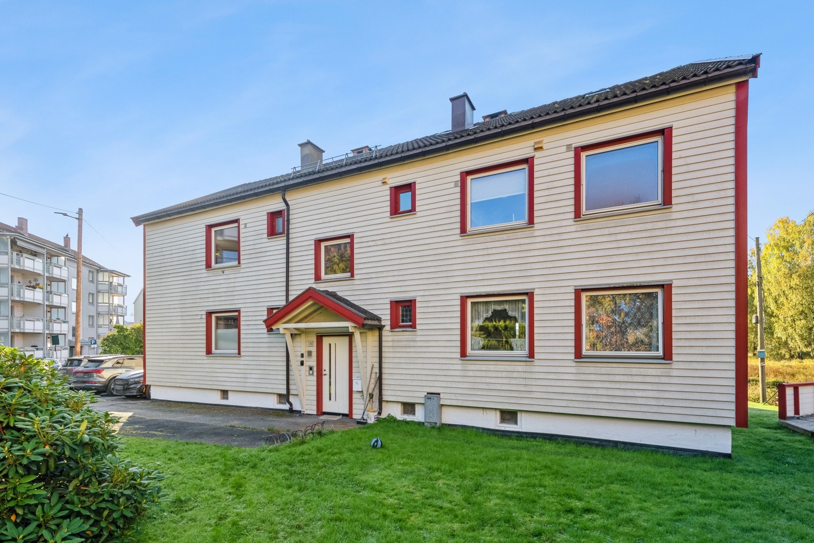 Martin Skatvedts vei 15 ligger i rolig og veletablert boligområde på Kalbakken. Galleribilde