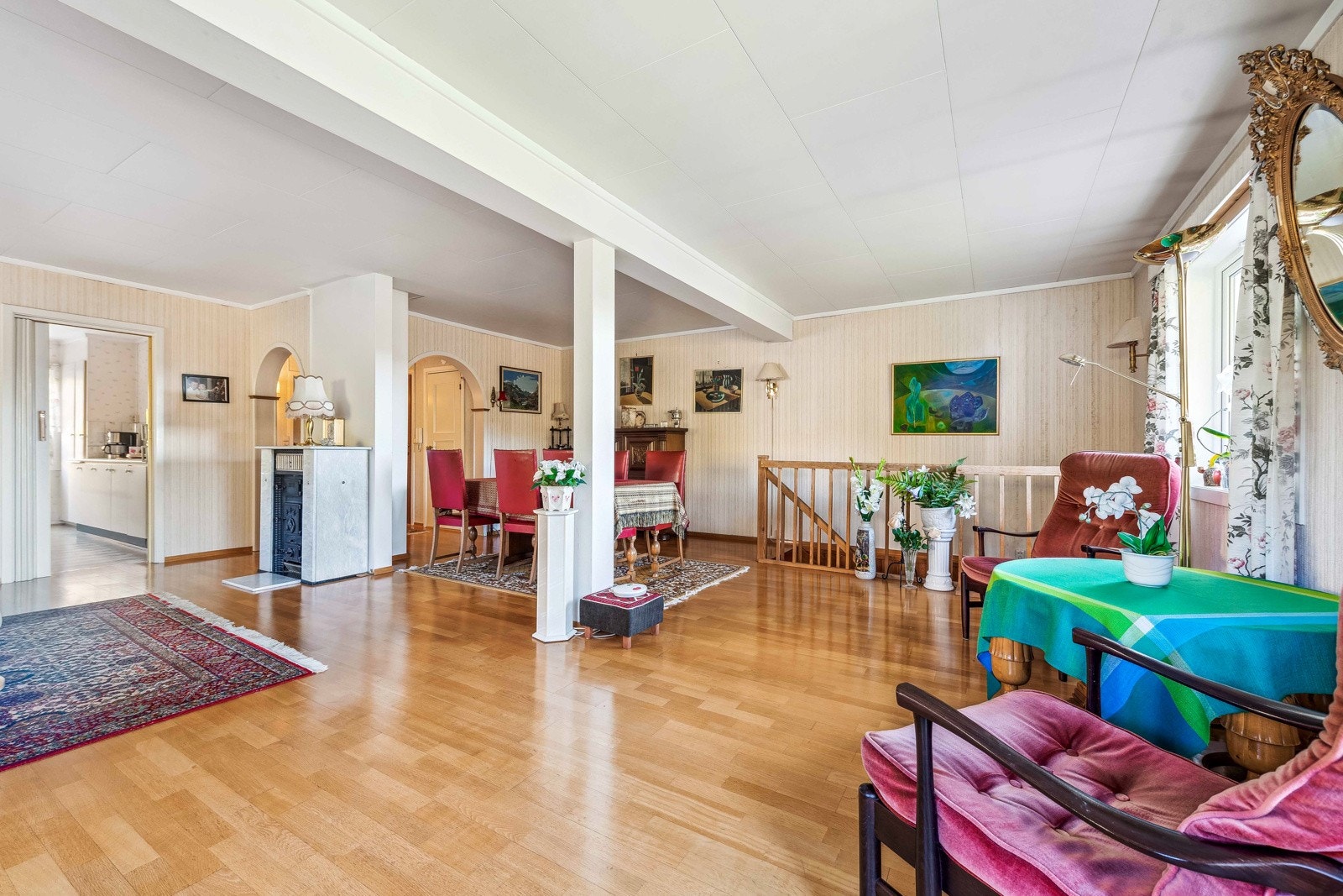 Trapp fra stuen ned til kjelleren. Galleribilde