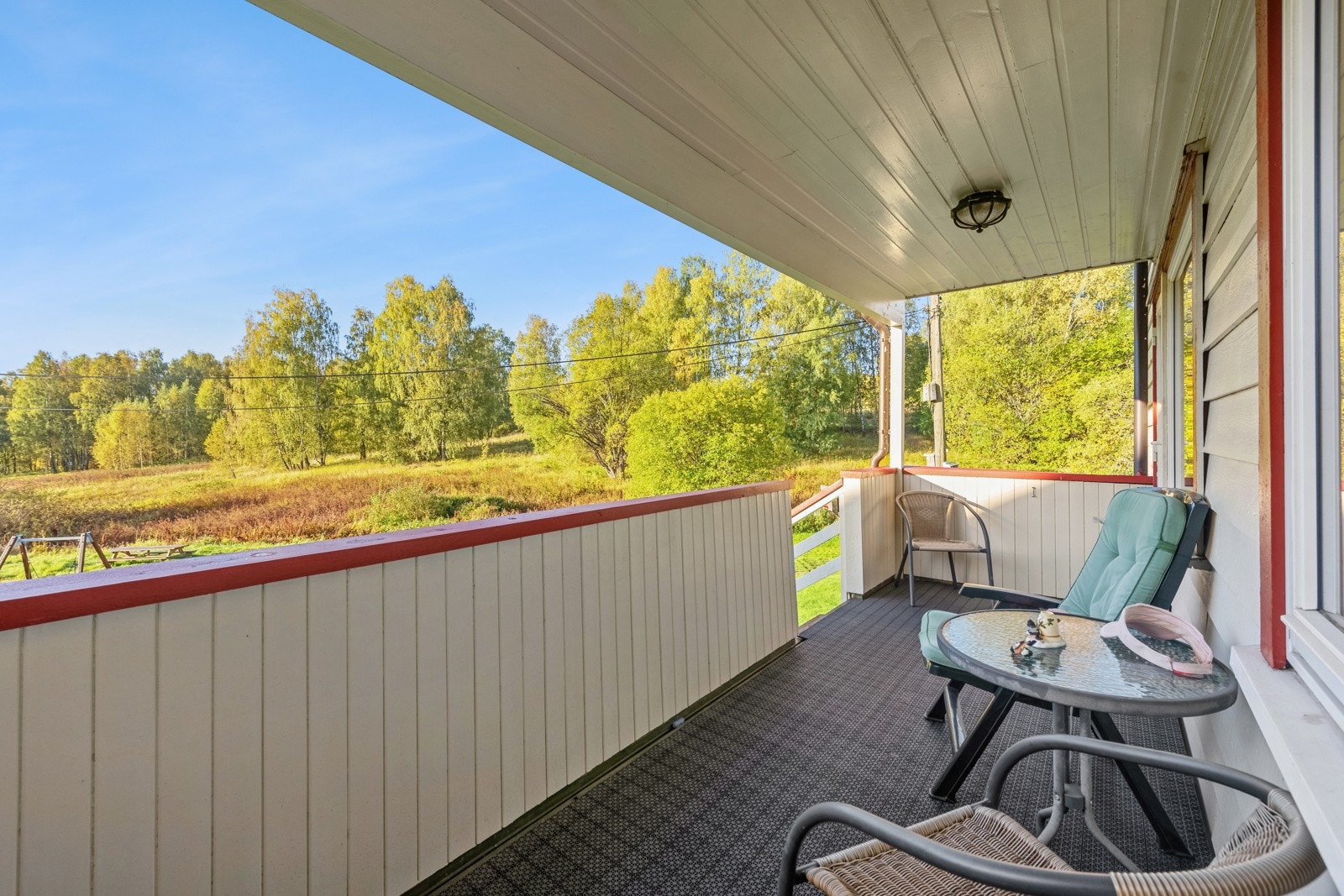 Boligen har utgang fra stue til solrik balkong. Galleribilde