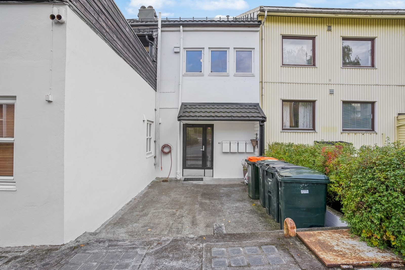 Myrabakken 10 er en attraktiv 2-roms eierleilighet på 45 kvm i et bygg fra ca. 1961. Galleribilde