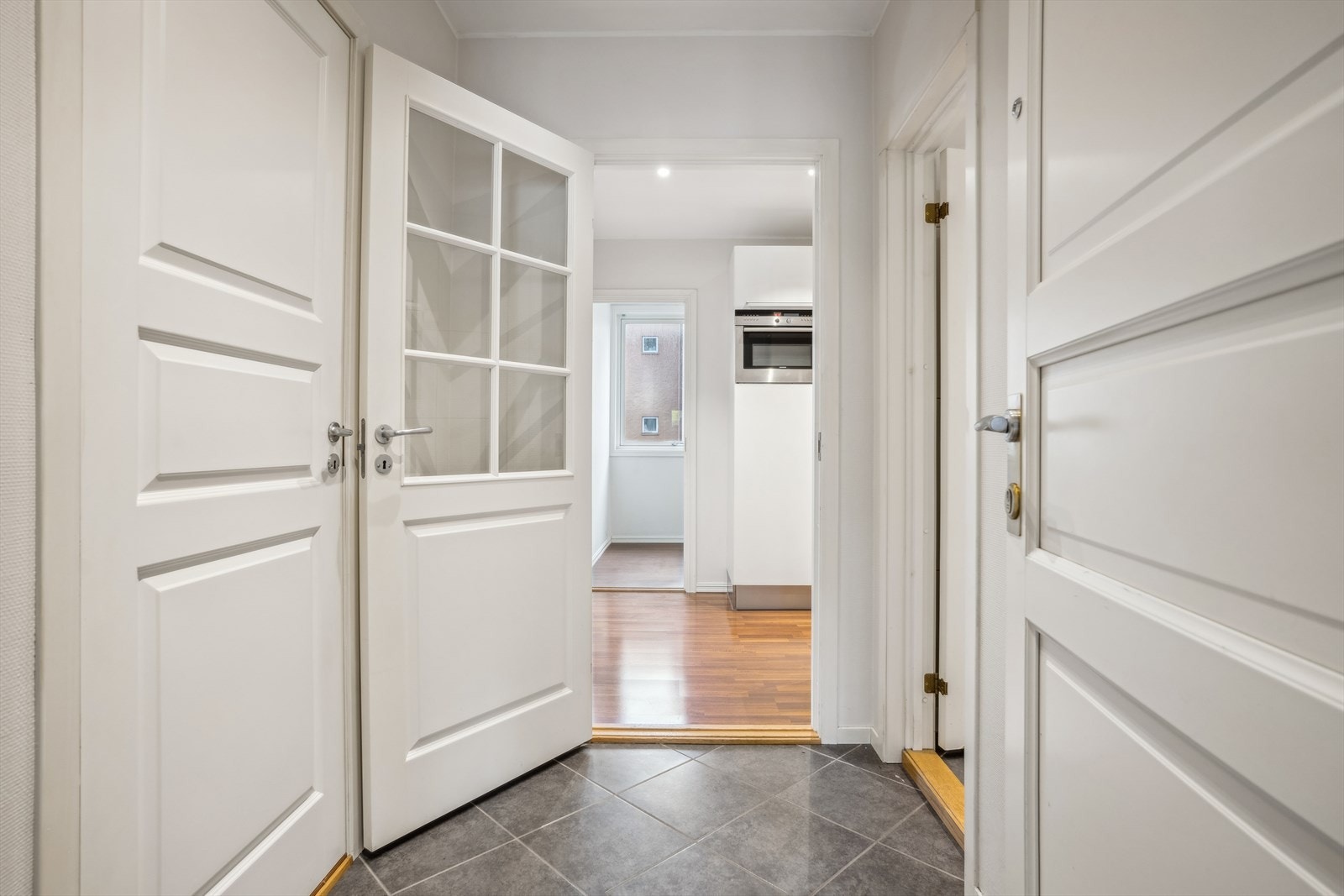 Entré. Galleribilde