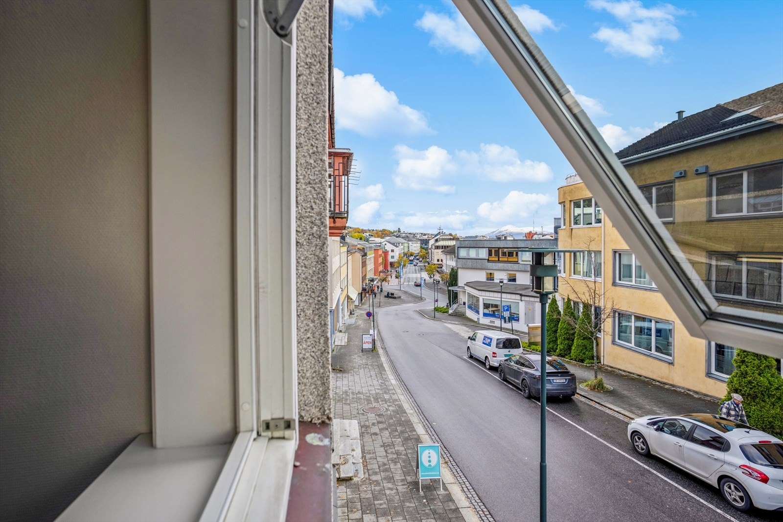 Leiligheten har en sentral beliggenhet med gangavstand til Molde sentrum og bussholdeplass. Galleribilde