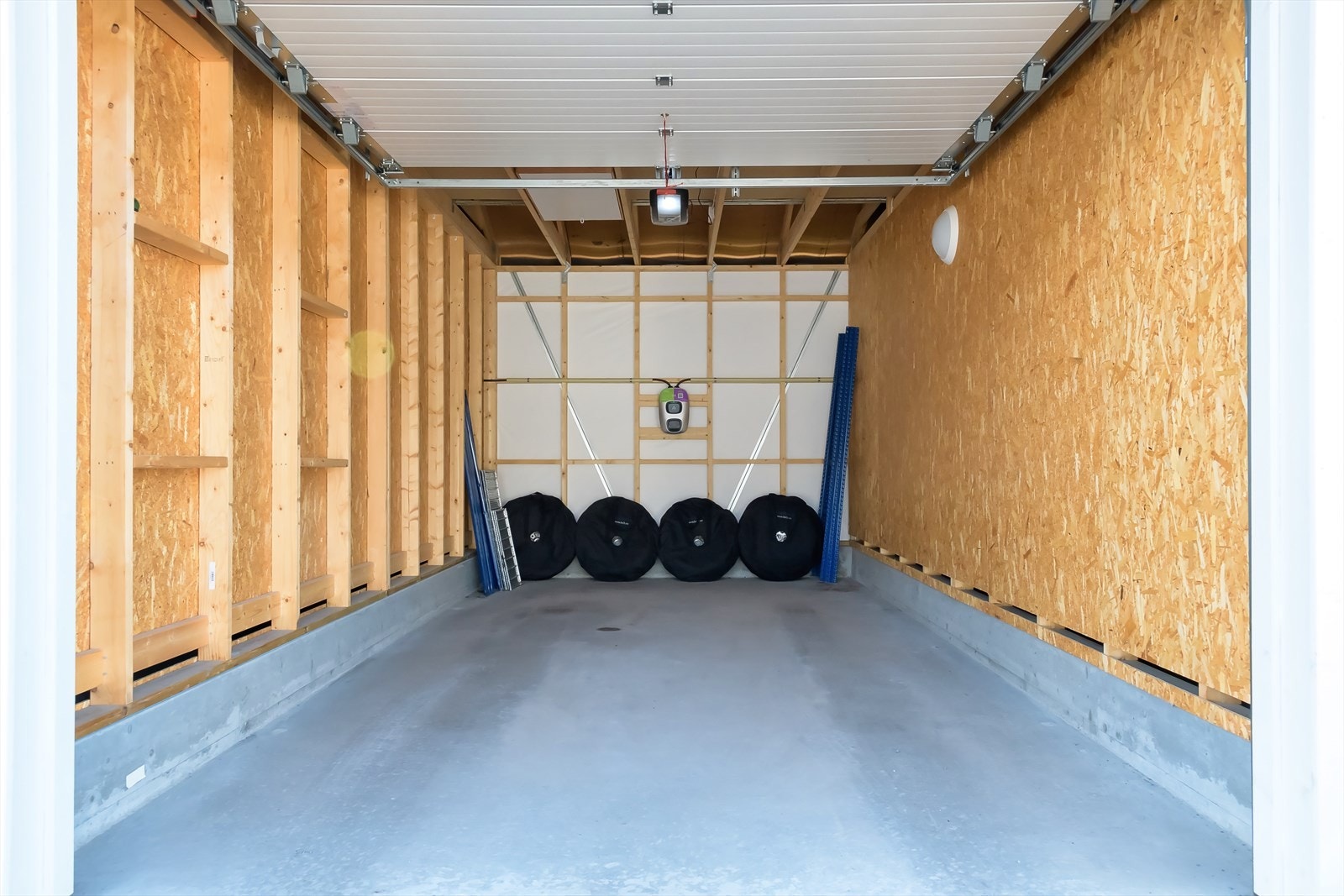 Garasjeplassen ble oppført i 2023 i regi av borettslaget Galleribilde