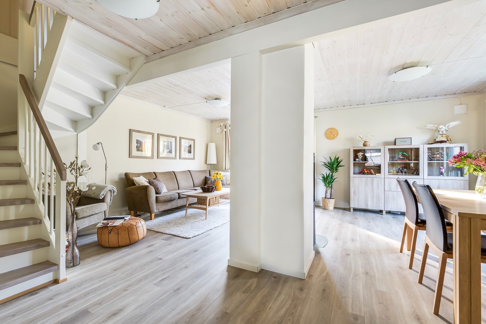 Hele boligen holder en god standard med nytt bad fra 2018 og tilsyn av det elektriske i 2019 Galleribilde