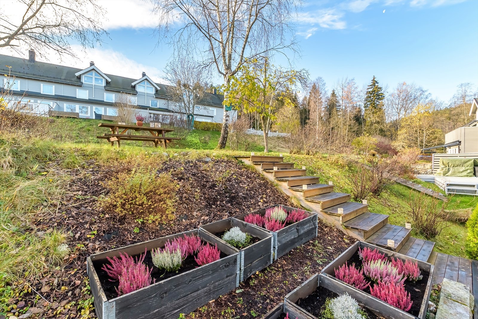 Boligen har en god intern beliggenhet og umiddelbar nærhet til marka Galleribilde