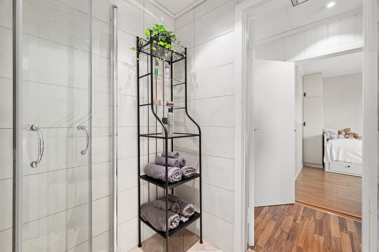 Elektriske varmekabler i gulv. Baderommet måler 2,3m². Galleribilde