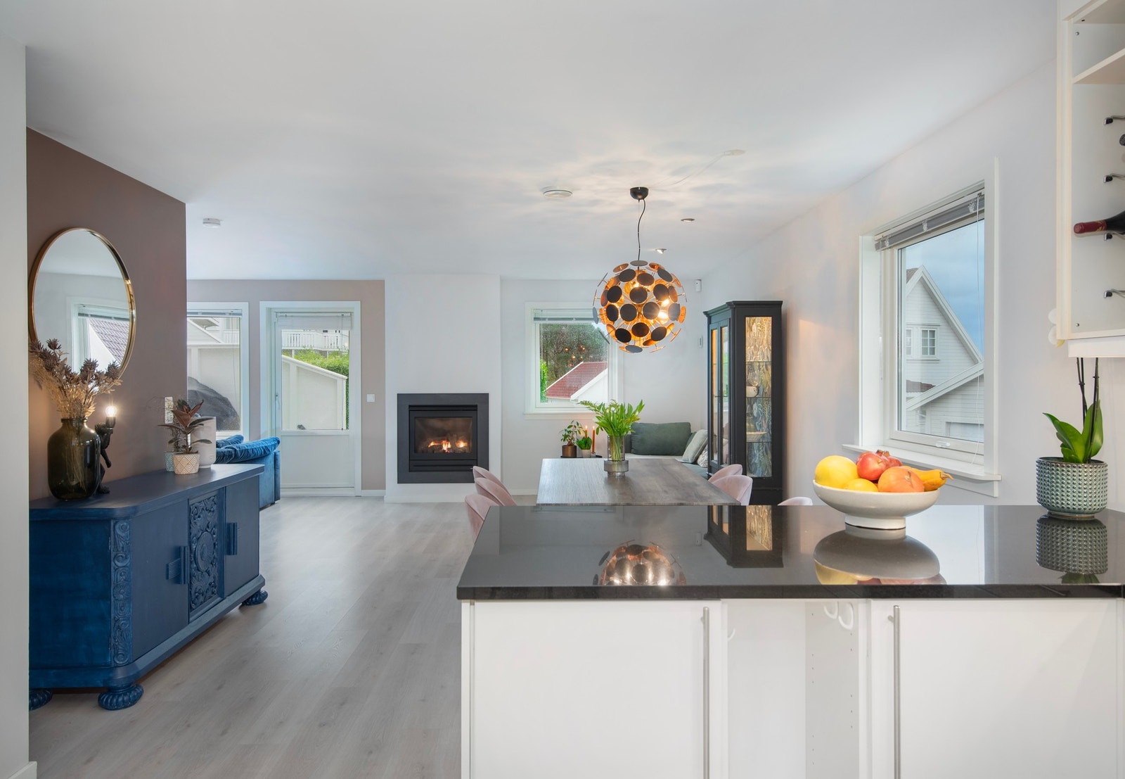 Integrerte hvitevarer medfølger i handelen. Galleribilde