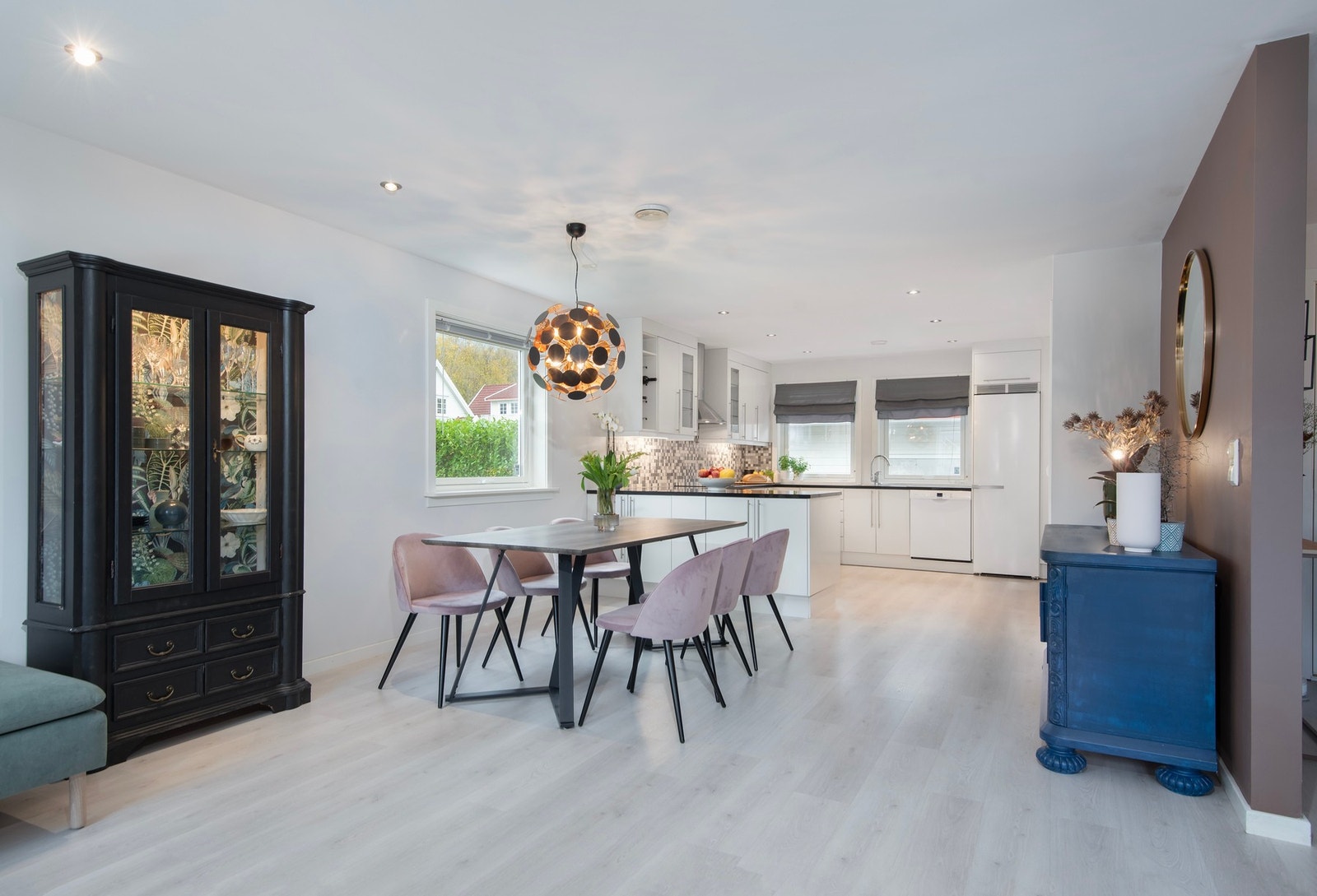 Stue og kjøkken har en åpen løsning. Galleribilde