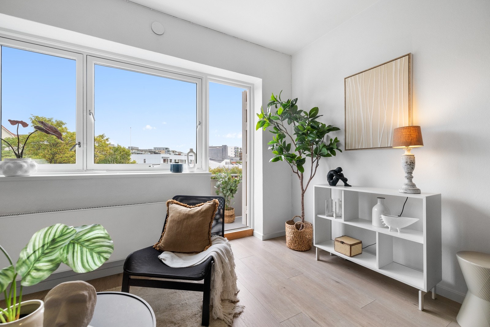 Fra stuen er det utgang til balkong. Galleribilde