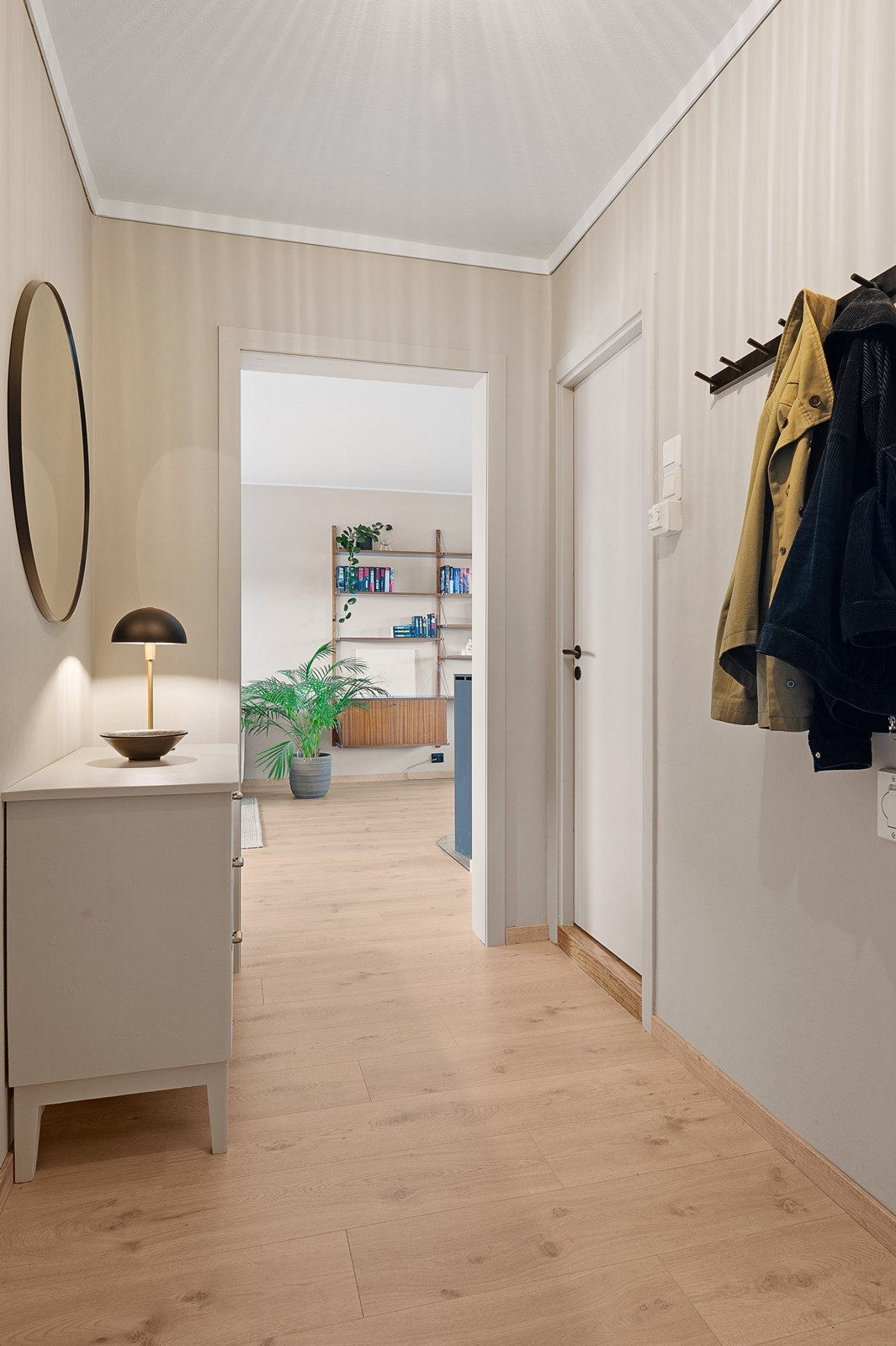 God plass til alt av sko, jakker og annet yttertøy samt fin enkel tilgang til alle rom i leiligheten! Galleribilde