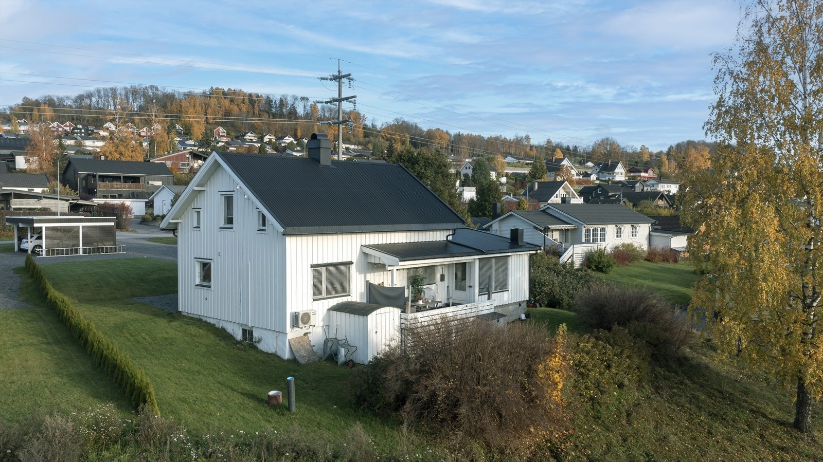 Eiendommen har vestvendt terrasse med gode solforhold. Galleribilde
