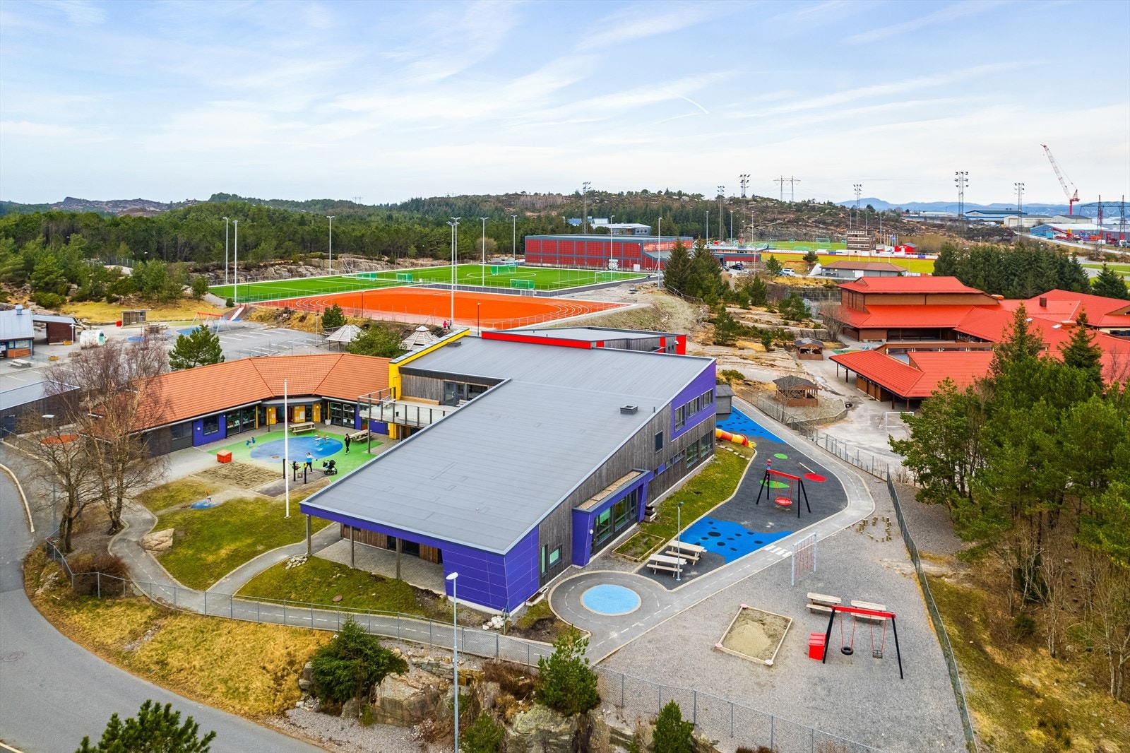 mrådet er svært barnevennlig, med trygg og kort avstand til både skole og barnehage på Ågotnes. Galleribilde