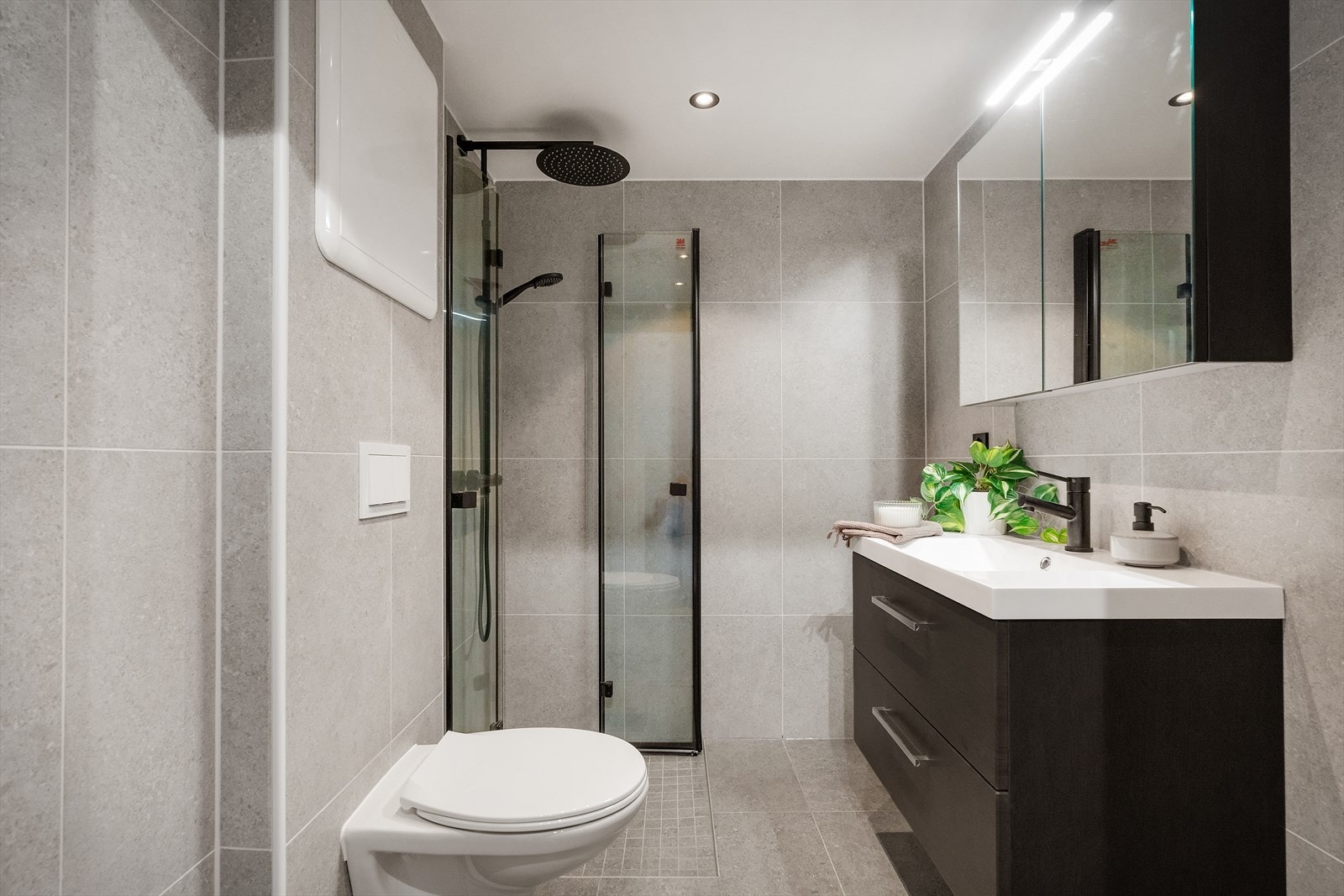 - Badet ble renovert i 2024 i regi av borettslaget - Galleribilde