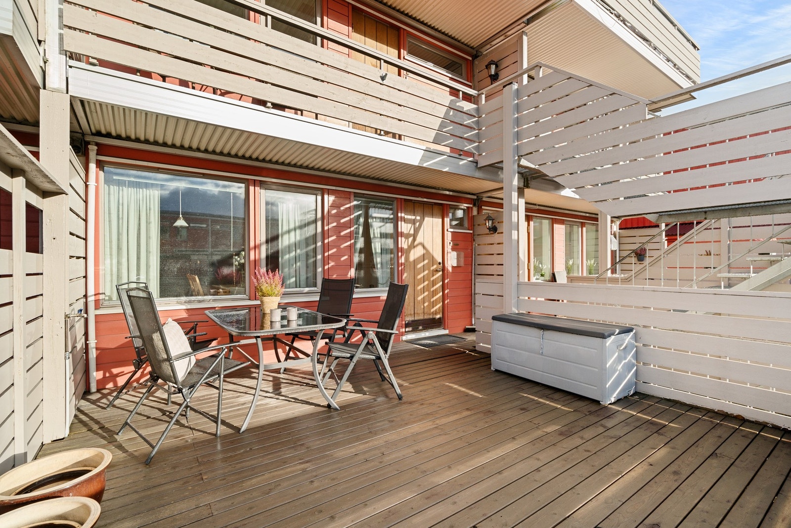 På den vestvendte terrassen kan man nyte lang solgang. Galleribilde