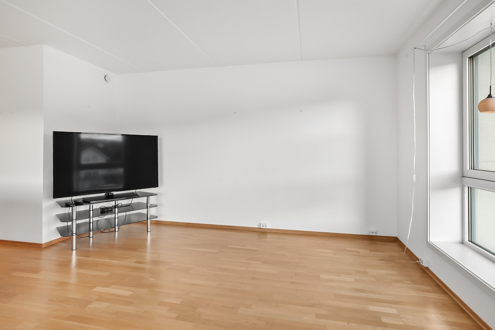 Fin plass til blant annet TV med tilhørende bord eller annet møblement. Galleribilde