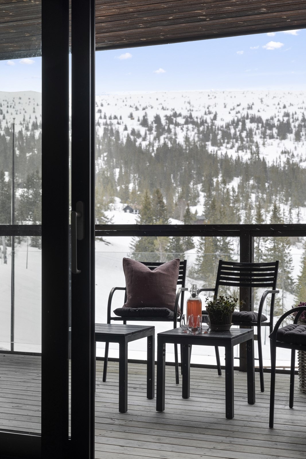 Fra stuen er det adkomst til utsiktsbalkongen. Galleribilde